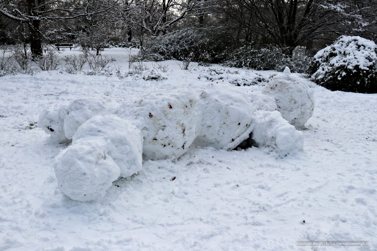 slapende sneeuwpop